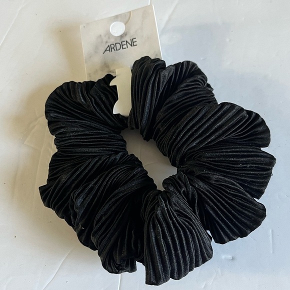 Set of 2 Hair Scrunchies - 1 Towel Scrunchie (Pre-Owned), 1 Reg Scrunchie (New) - Picture 11 of 13